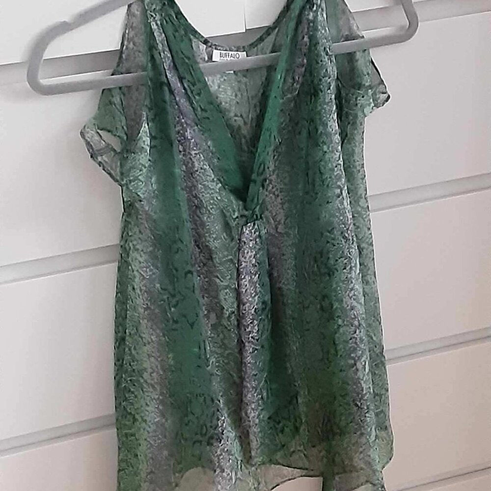 Green Chiffon Snake Print Cold Shoulder Blouse XS - Picture 6 of 6